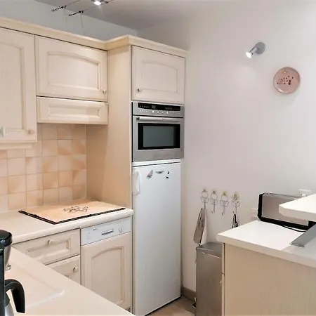 Apartment Mas De La Mer, 5mn Plage, Piscine Saint Aygulf