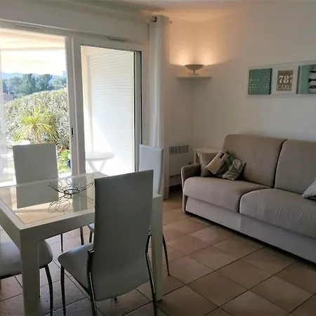 Apartment Mas De La Mer, 5mn Plage, Piscine Saint Aygulf